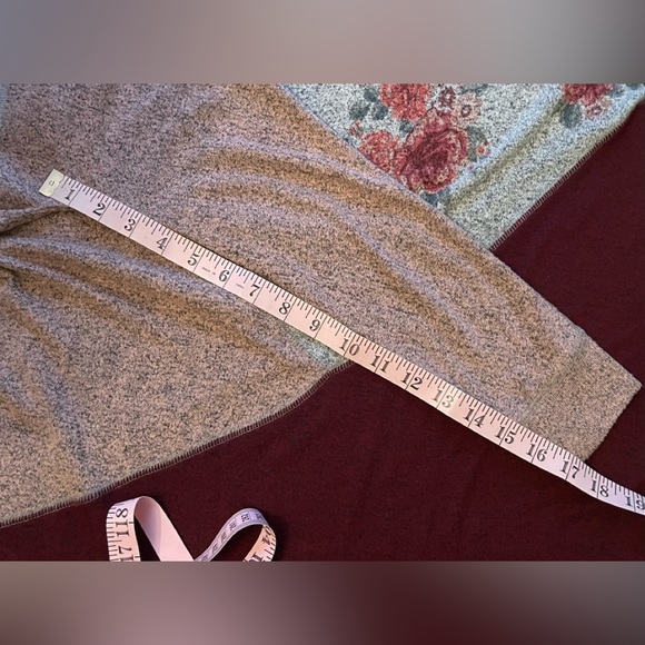 Maurice’s  Multi Colour Floral Print Light Knit Sweater Size Large - Picture 9 of 9